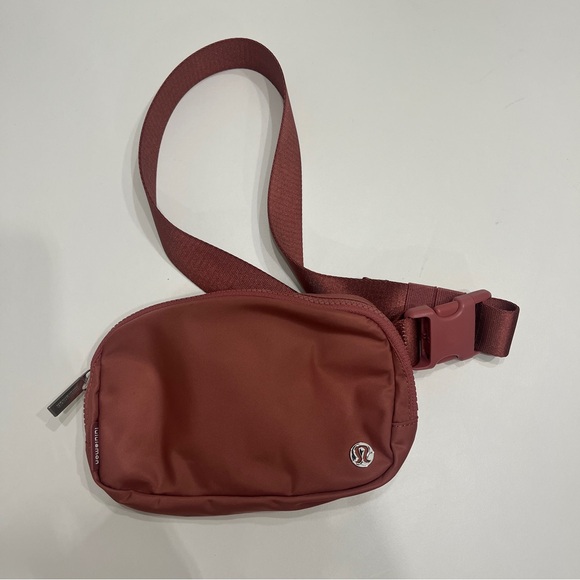lululemon athletica Accessories - Lululemon Athletica Dusty Rose Belt Bag